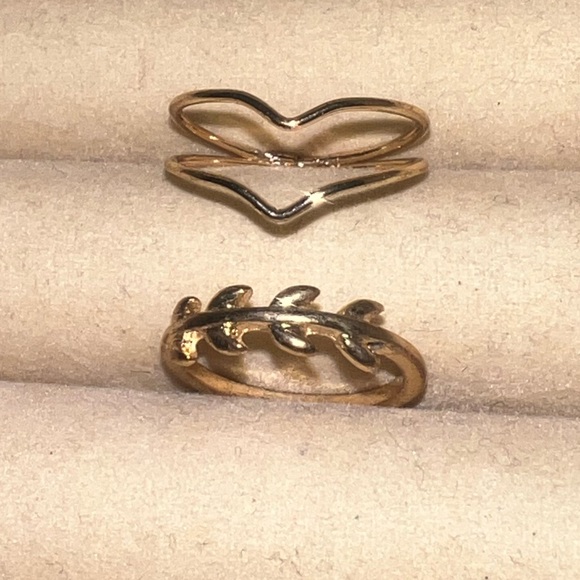 Jewelry - Stackable Gold Tone Leaf Ring Set Size 5/6